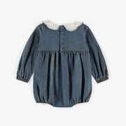 Une-pièce ample à manches longues avec col en denim léger, naissance || Puffy one-piece with long sleeves and a collar in light denim, newborn