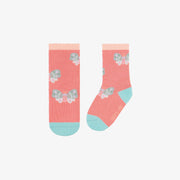 Chaussettes corail avec une envolée de papillons bleus, bébé || Coral socks with blue butterflies, baby
