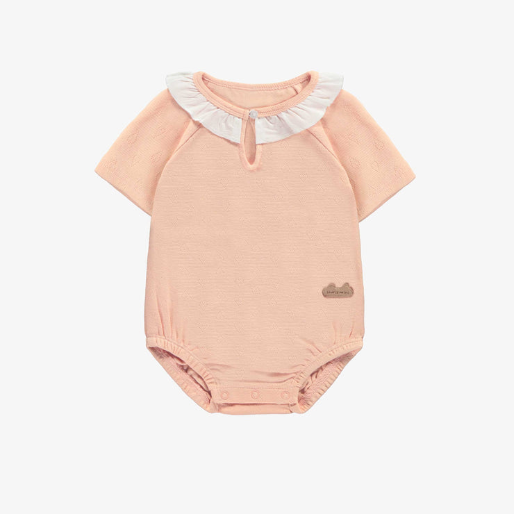 Cache-couche pêche avec col claudine en jersey biologique, naissance || Peach bodysuit with a claudine collar in organic jersey, newborn