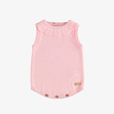 Une pièce de maille côtelé à bretelles larges avec col en crochet rose, naissance || Ribbed knit one piece with wide straps and pink crochet collar, newborn