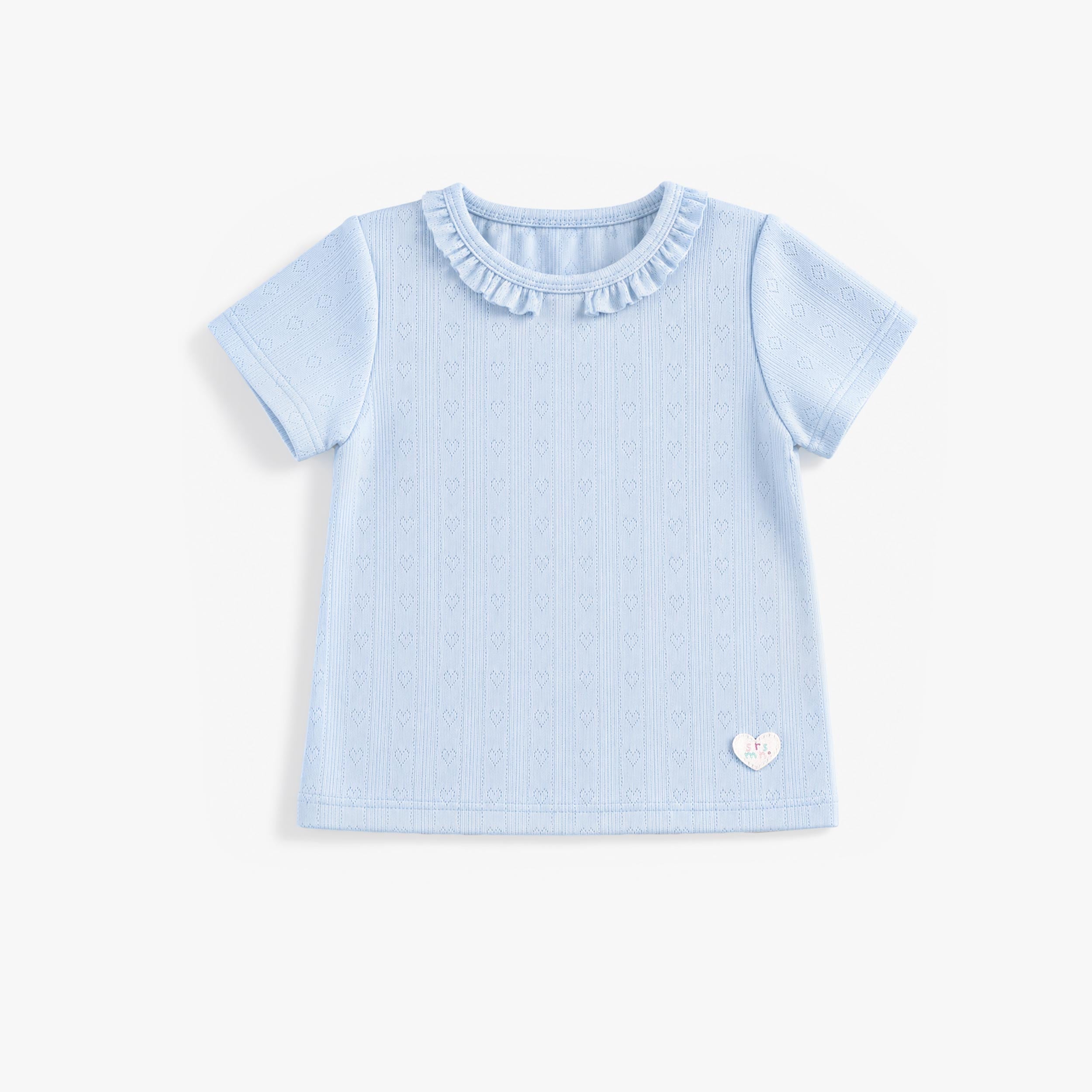 T-shirt bleu pâle pour bébé fille avec texture ajourée à motifs cœurs et col volanté. Doux, confortable et parfait pour le quotidien. - Souris Mini