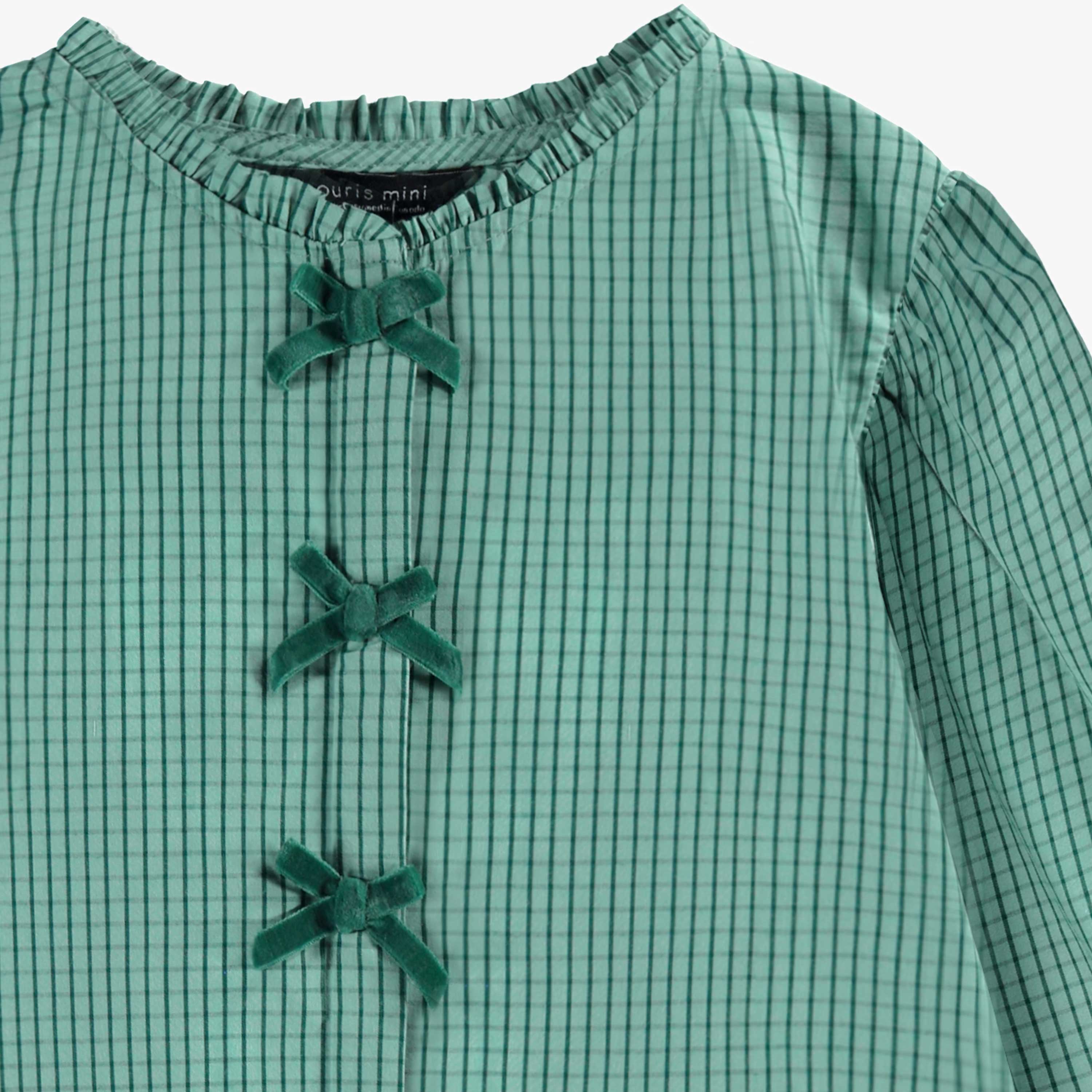 Zoom détails de la blouse verte à carreaux vichy, enfant