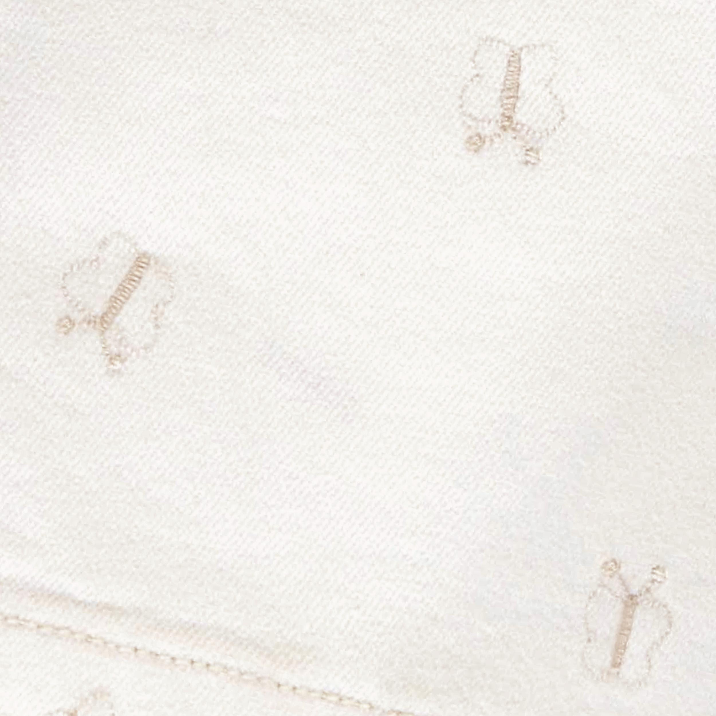 Zoom détails du blouson crème en denim avec broderies de papillons, enfant