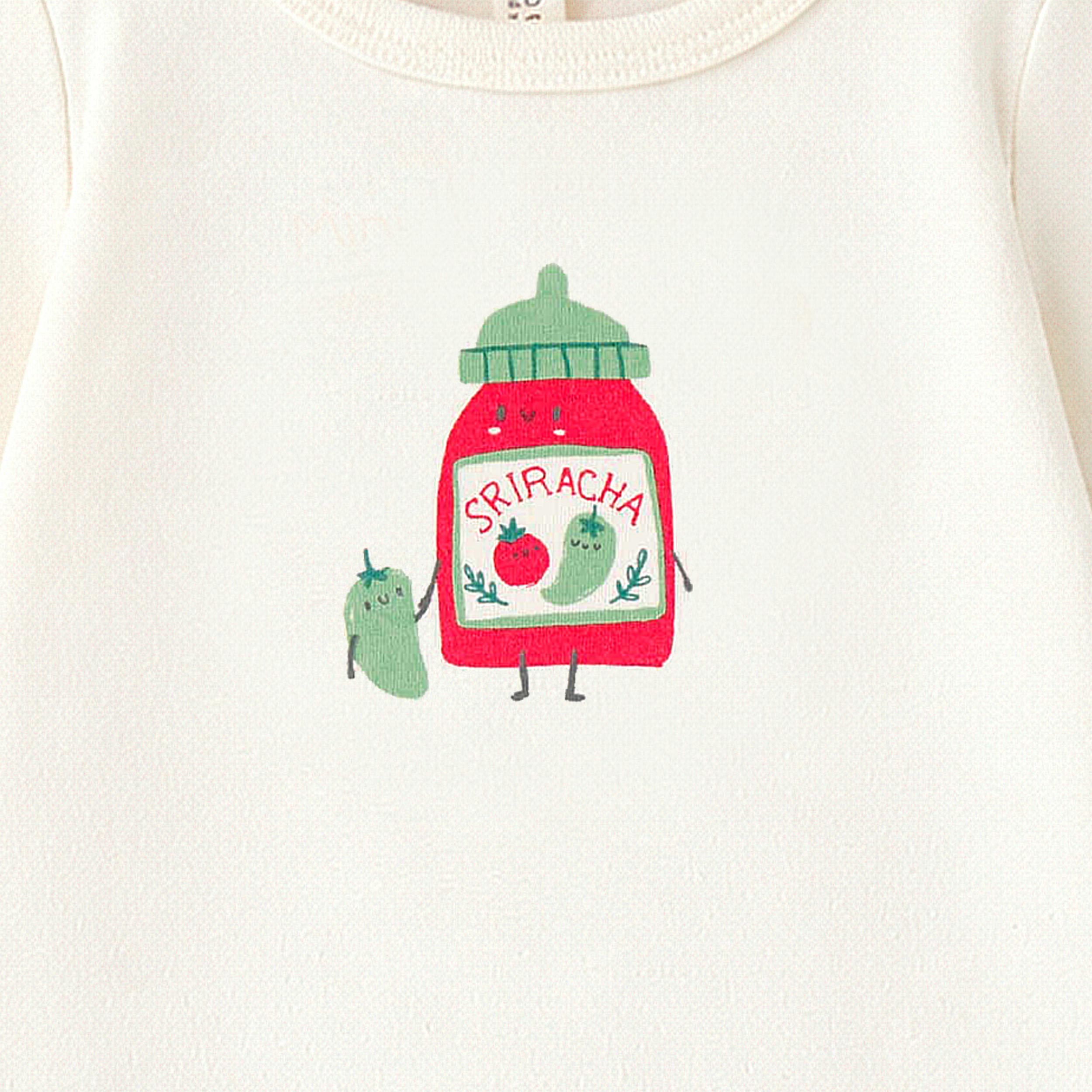 Zoom détails du cache-couche crème avec illustration, naissance