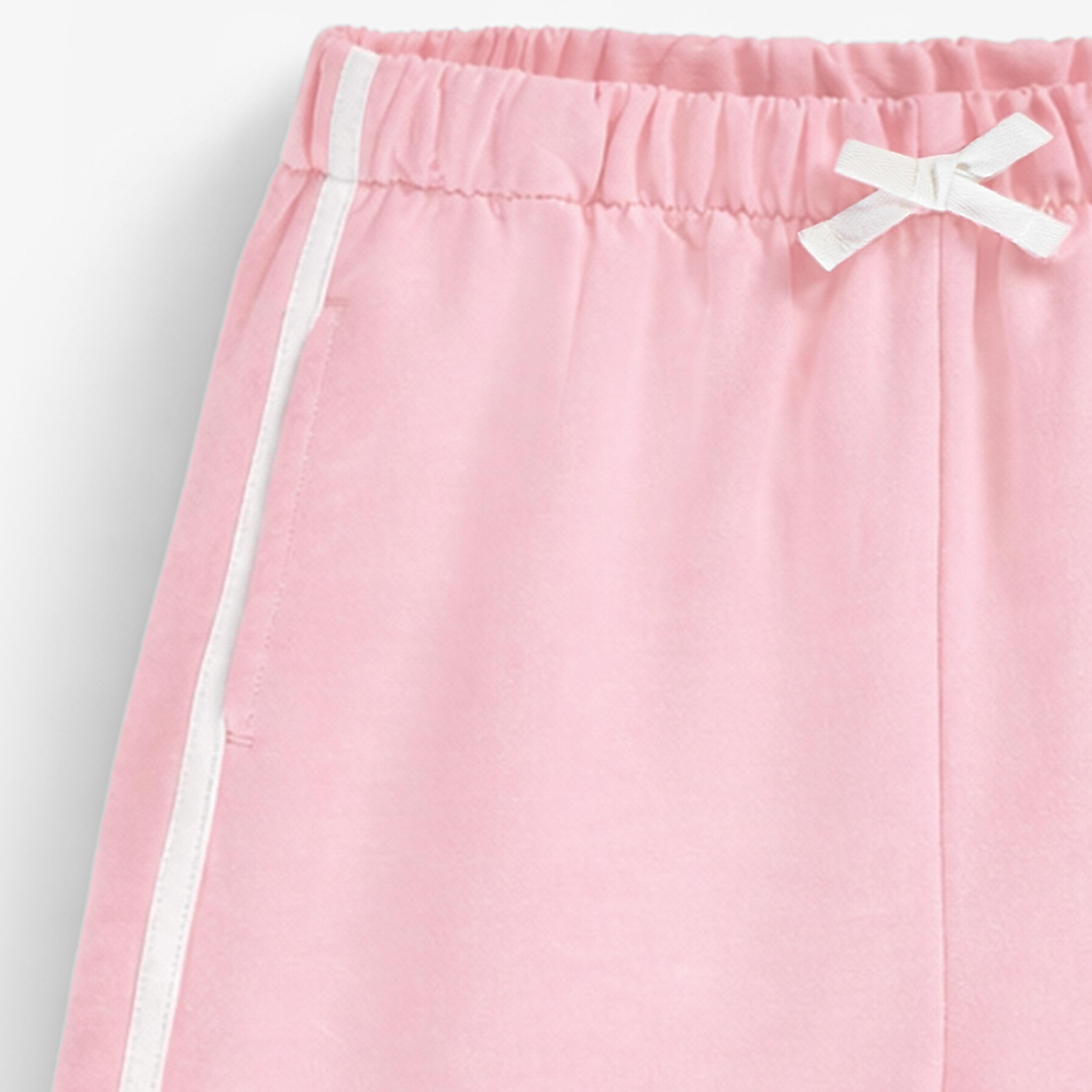 Zoom détails du short rose en tricot français, enfant 