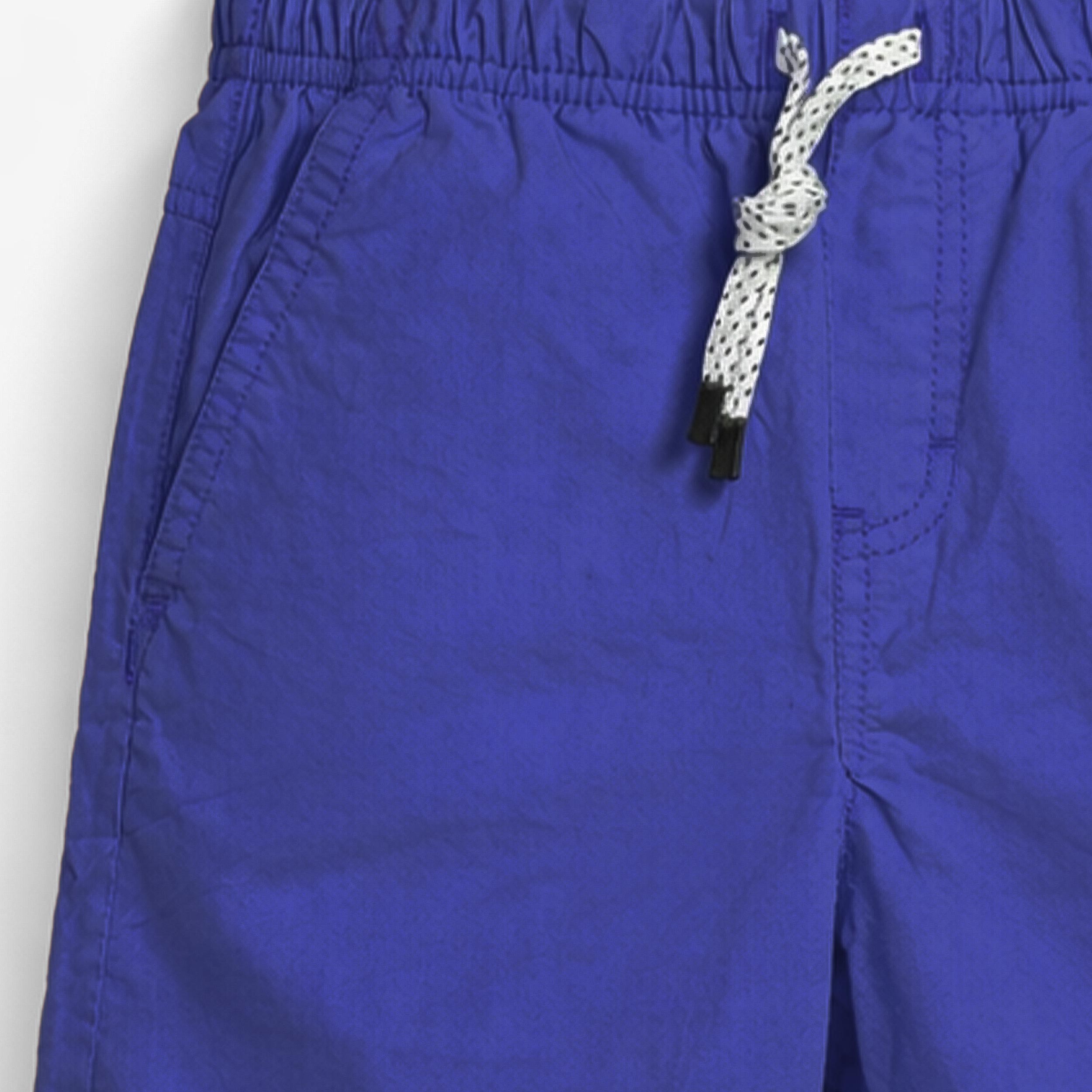 Zoom détails du bermuda bleu en toile, enfant