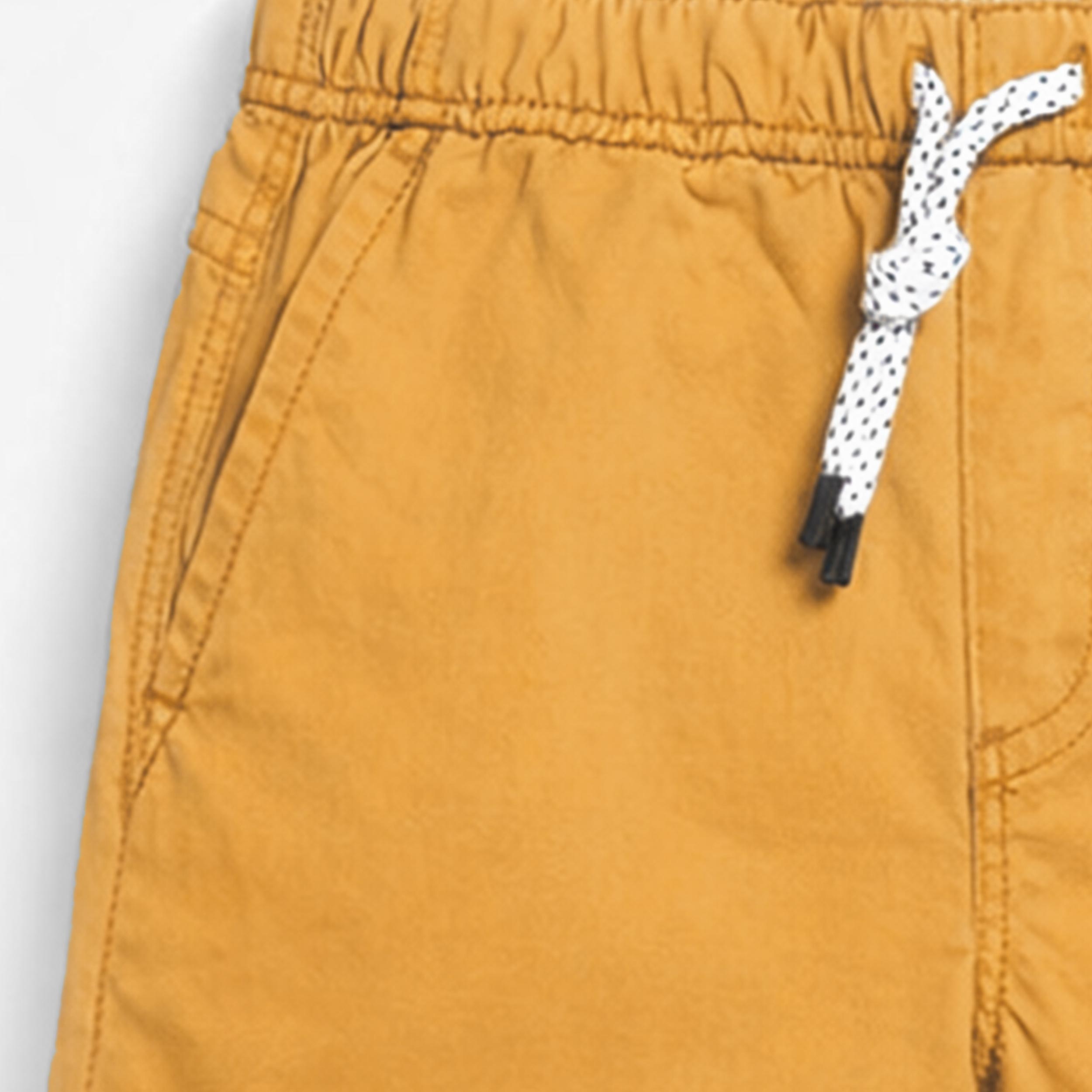 Zoom détails du bermuda ocre en toile, enfant 