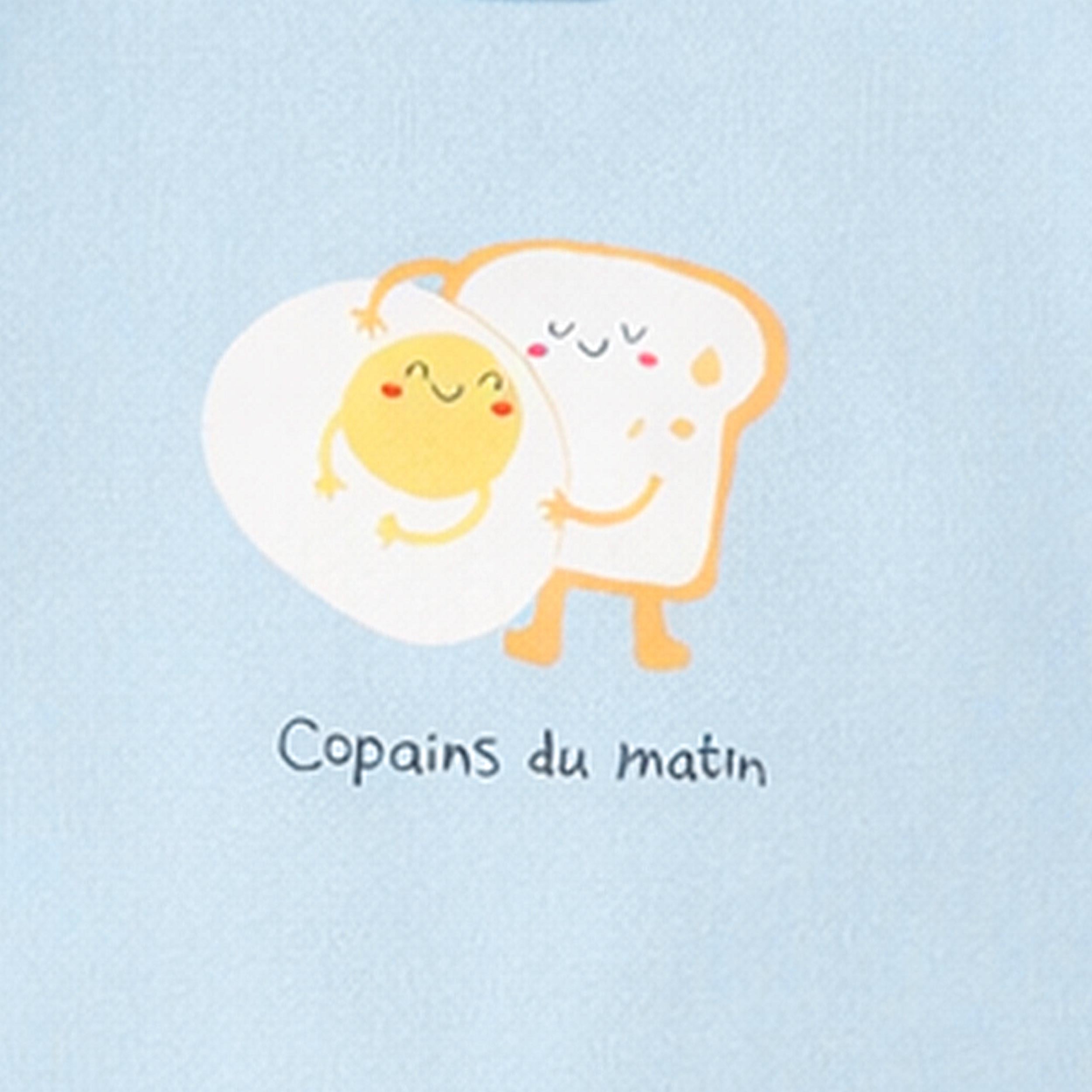 Zoom détails du cache-couche bleu avec illustration, bébé