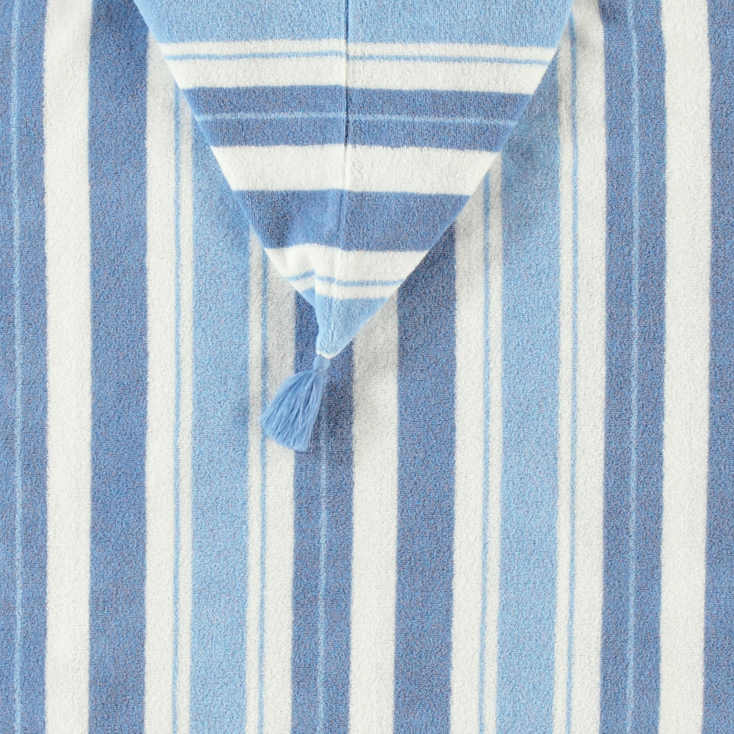 Zoom détails du poncho de plage blanc à rayures bleues, enfant