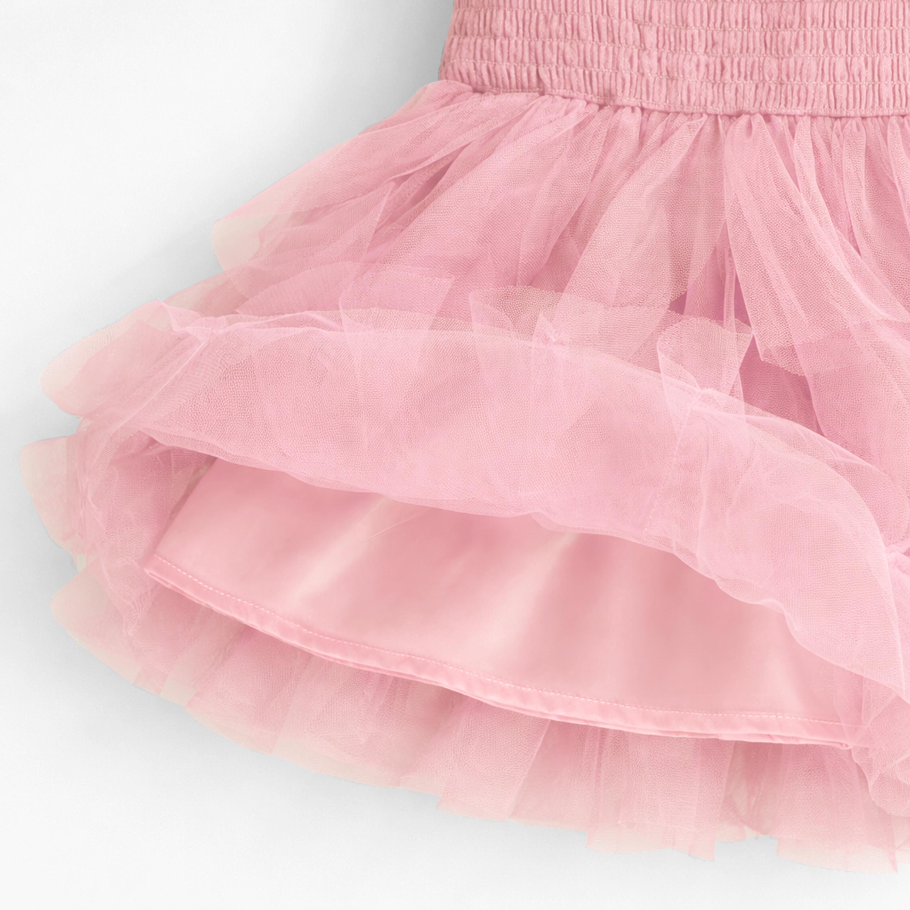 Zoom détails robe rose en tulle souple, bébé 