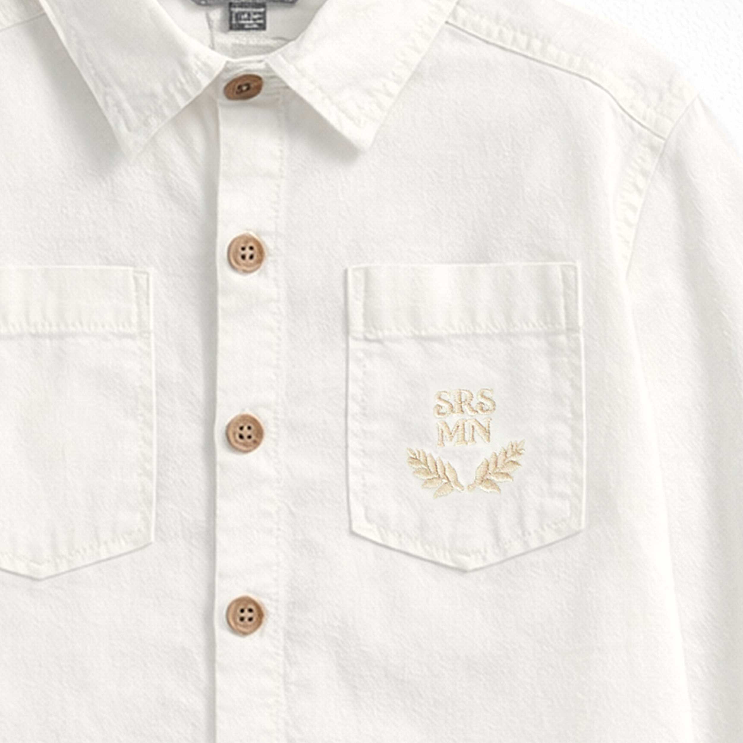 Zoom détails de la surchemise blanche en coton et lin, enfant 