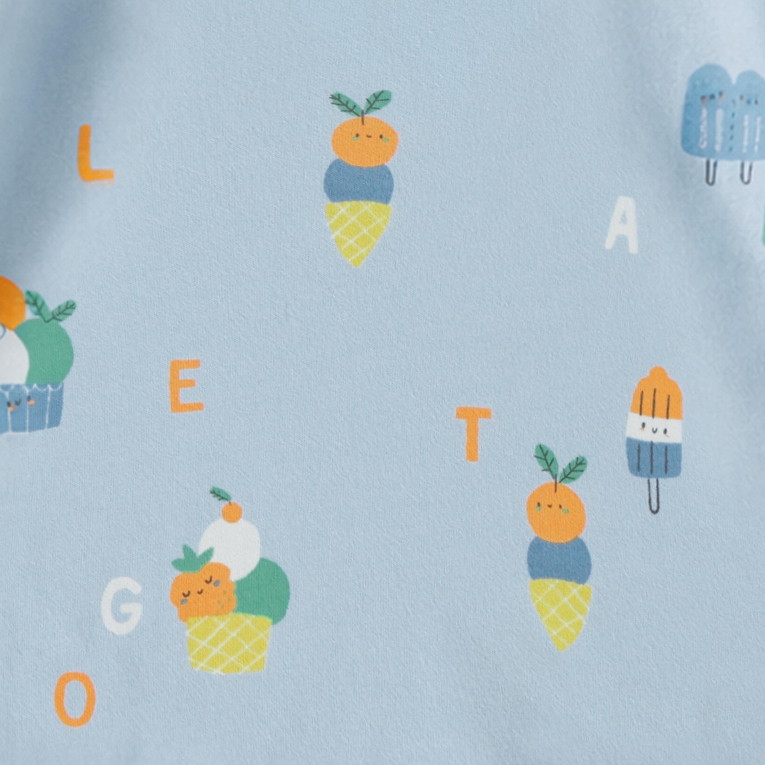Zoom détails du t-shirt bleu à motifs de friandises glacées, bébé