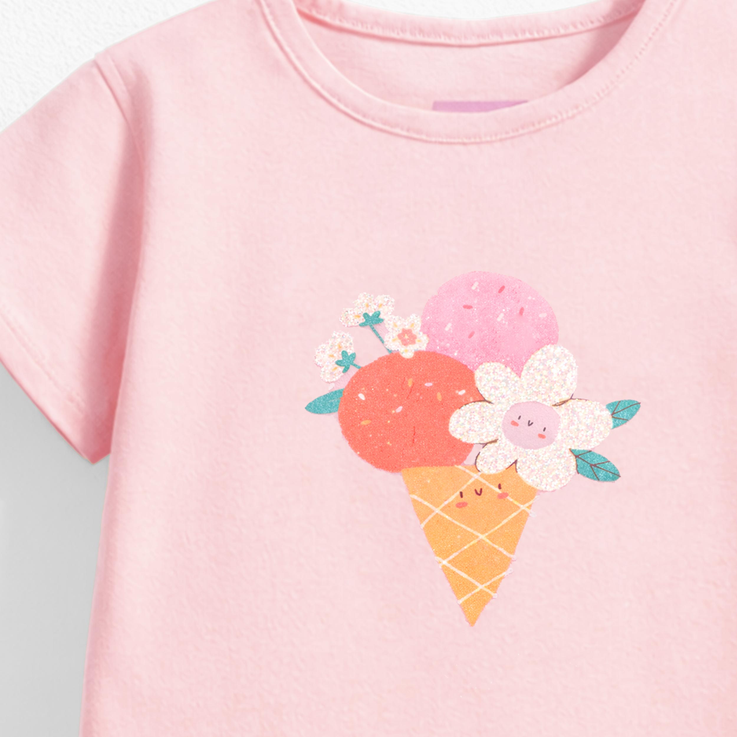 Zoom détails du t-shirt rose avec illustration, bébé