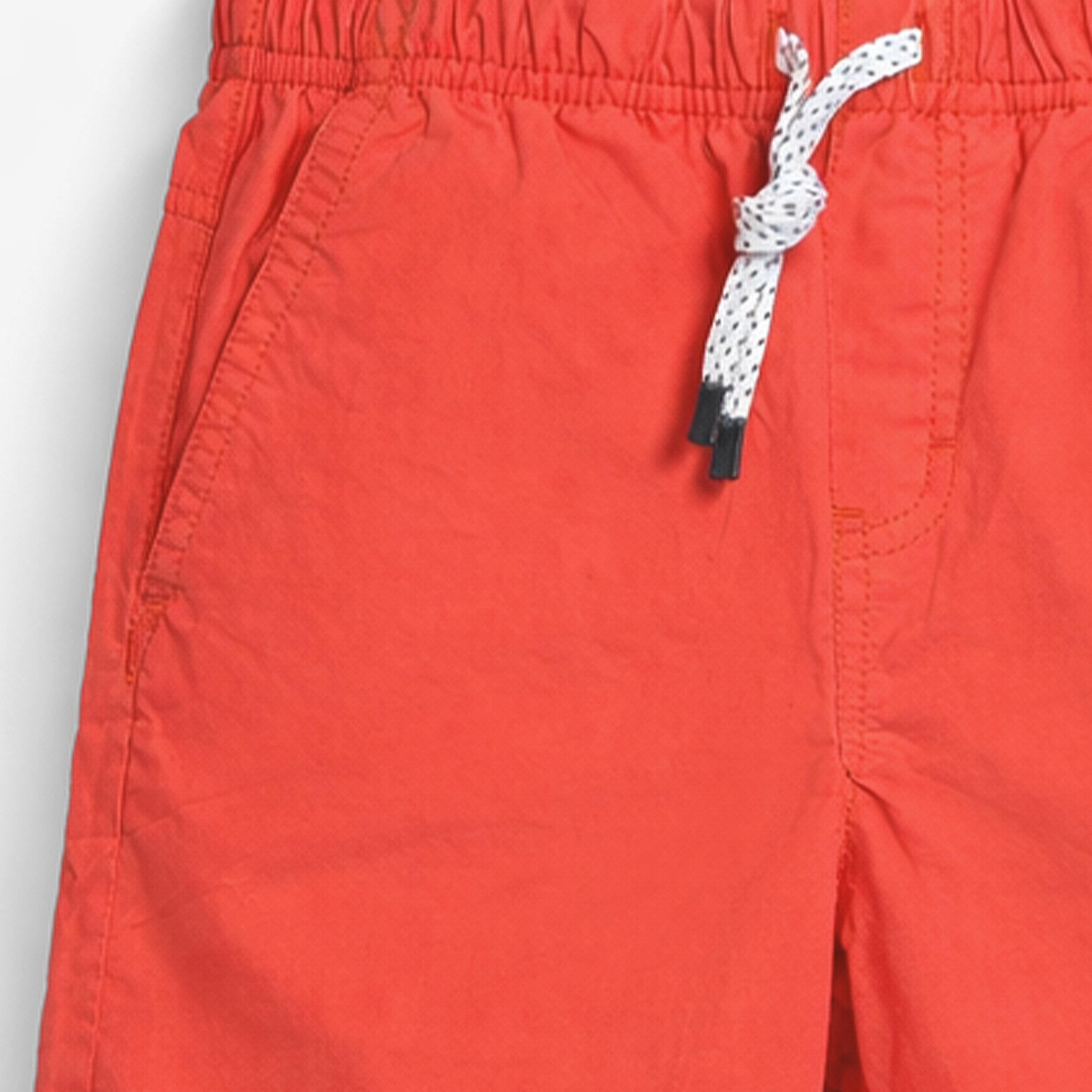 Zoom détails du bermuda rouge en toile, enfant