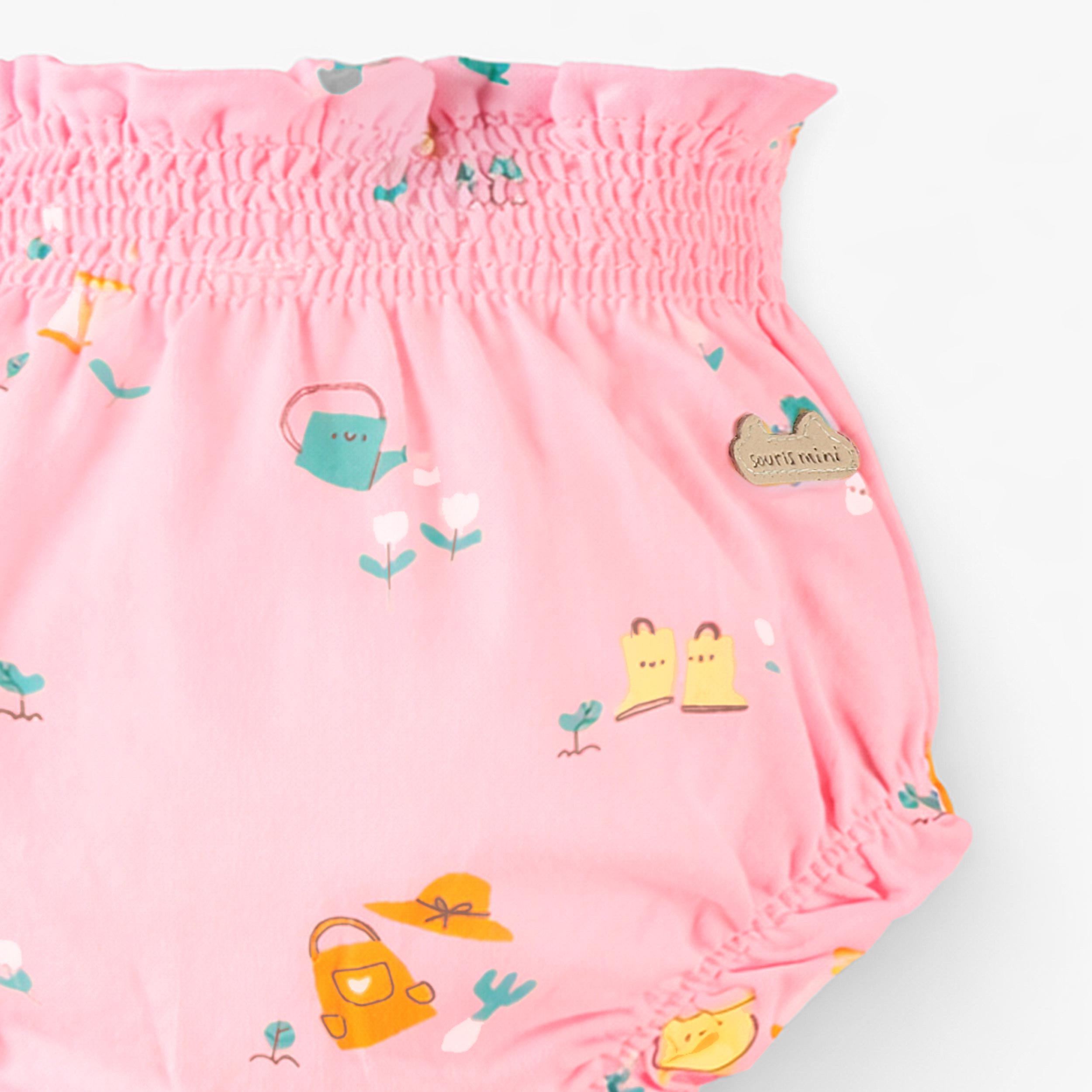 Zoom détails du dos du short bouffant rose à motifs, naissance