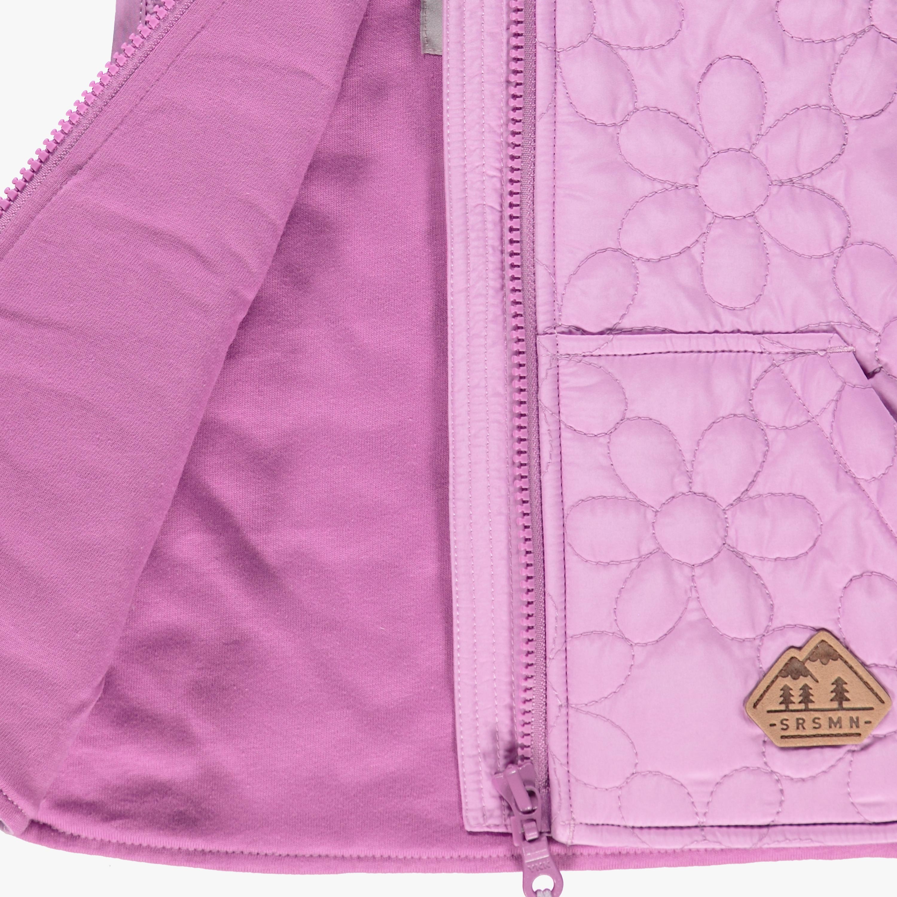 Zoom détails de la veste sans manches mauve à motif floral matelassé, bébé - Souris Mini