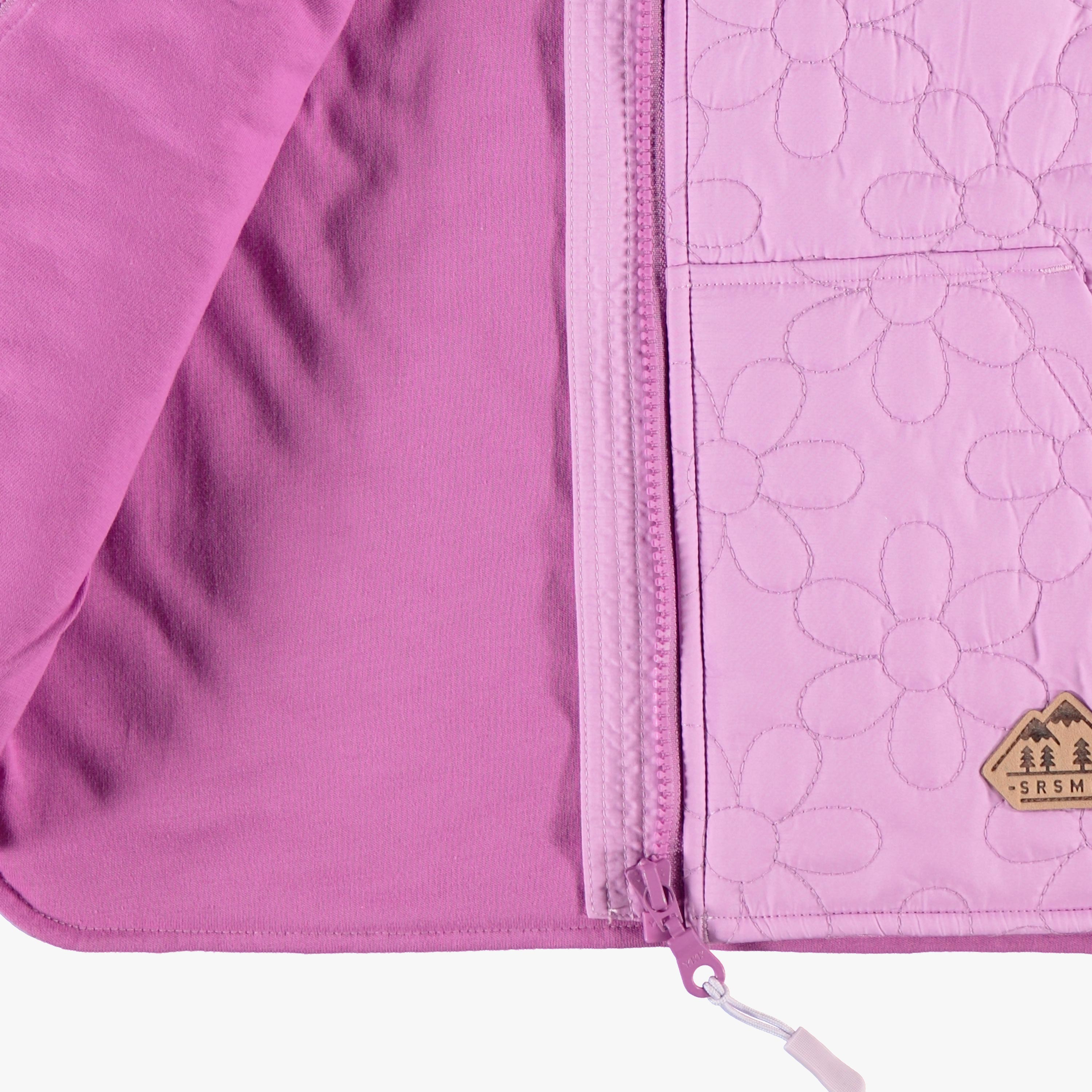 Zoom details de la veste sans manches mauve à motif floral matelassé, enfant