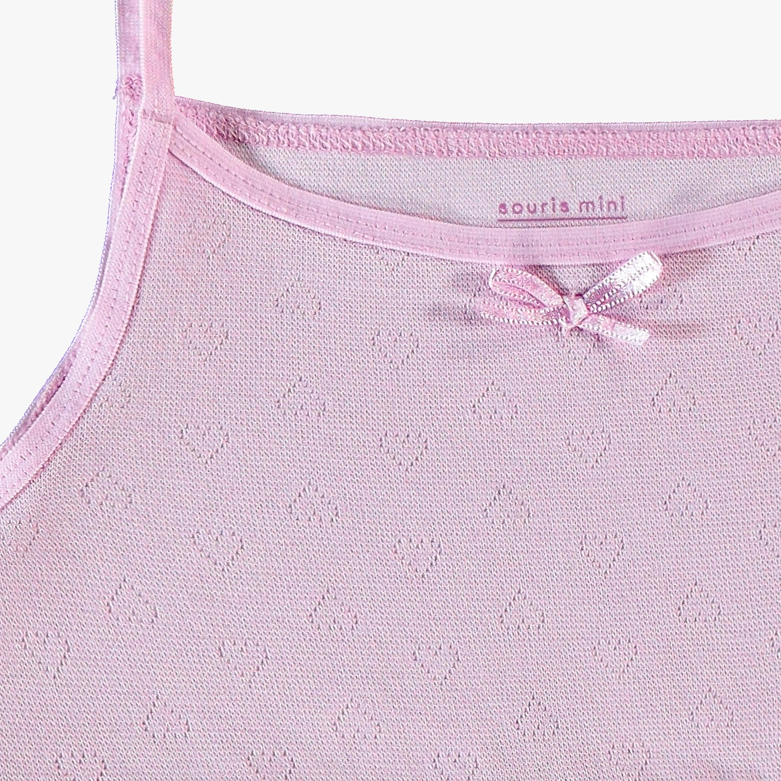 Zoom de la camisole courte rose pâle en pointelle, enfant 