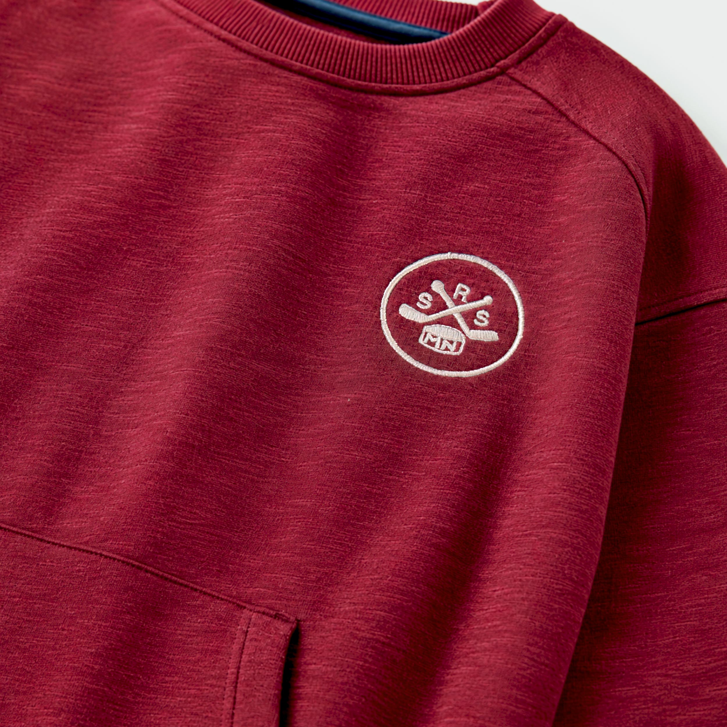 Zoom du chandail rouge en coton français, enfant