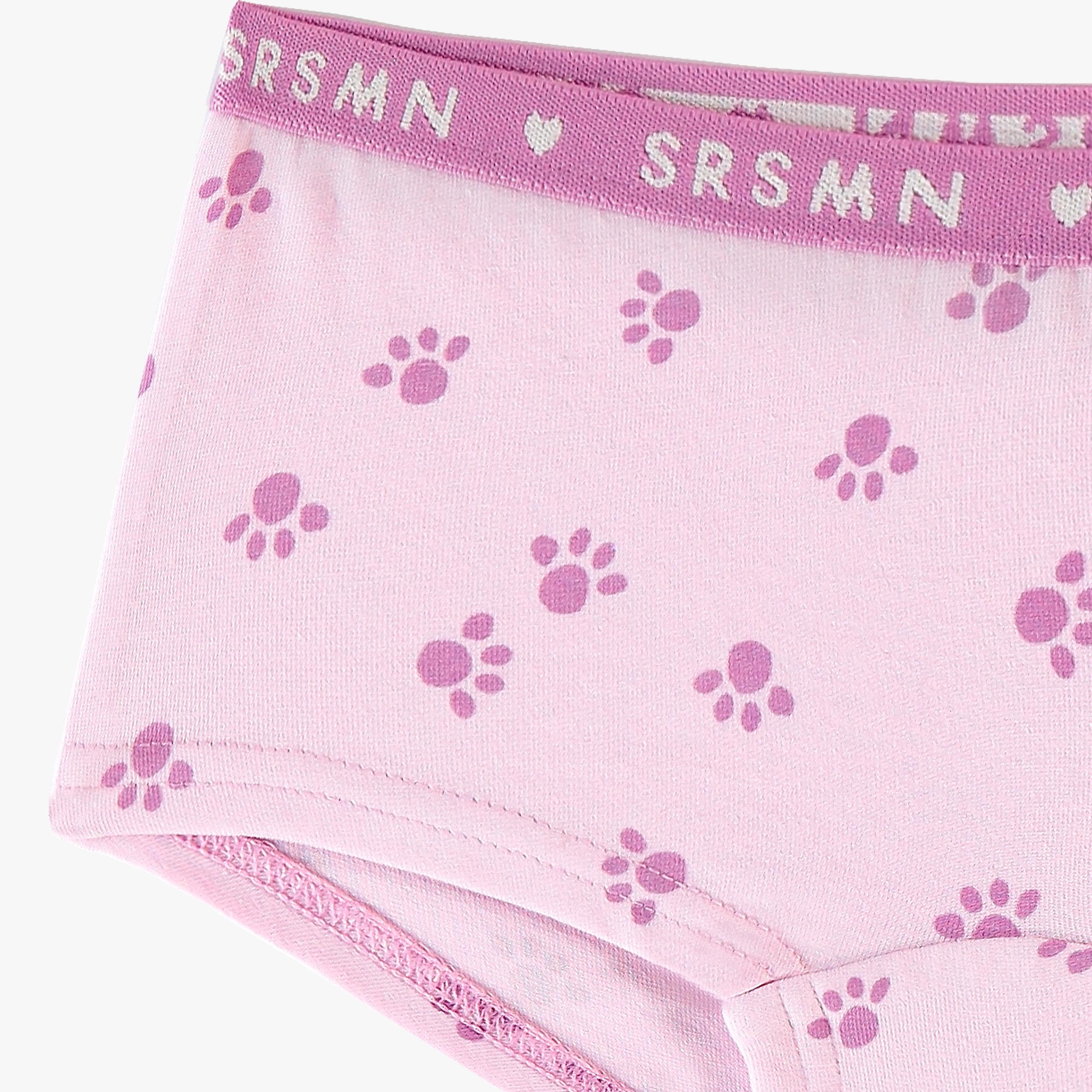 Zoom détails de la culotte garçonne rose à imprimé de pattes, enfant