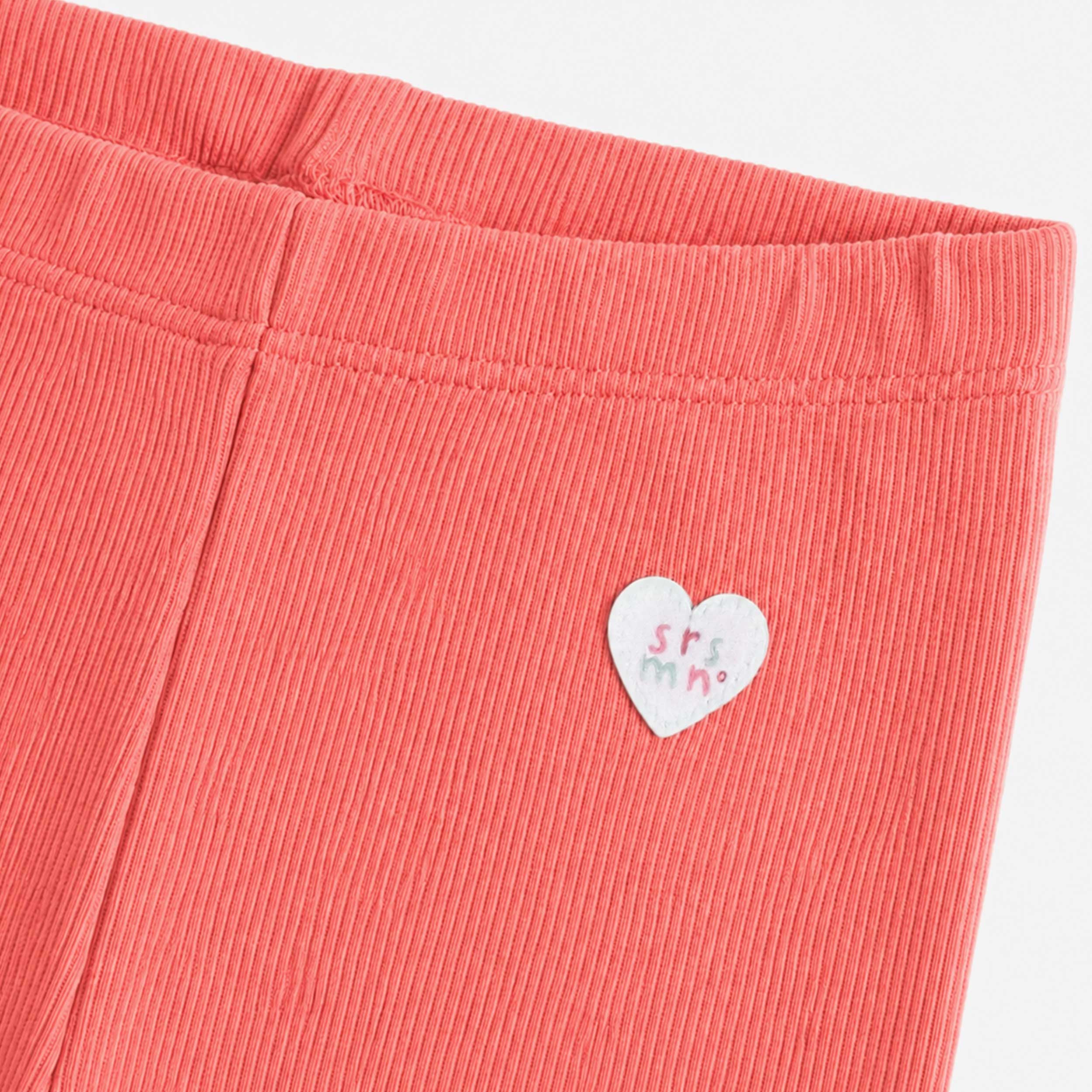 Zoom du legging corail en coton côtelé, bébé