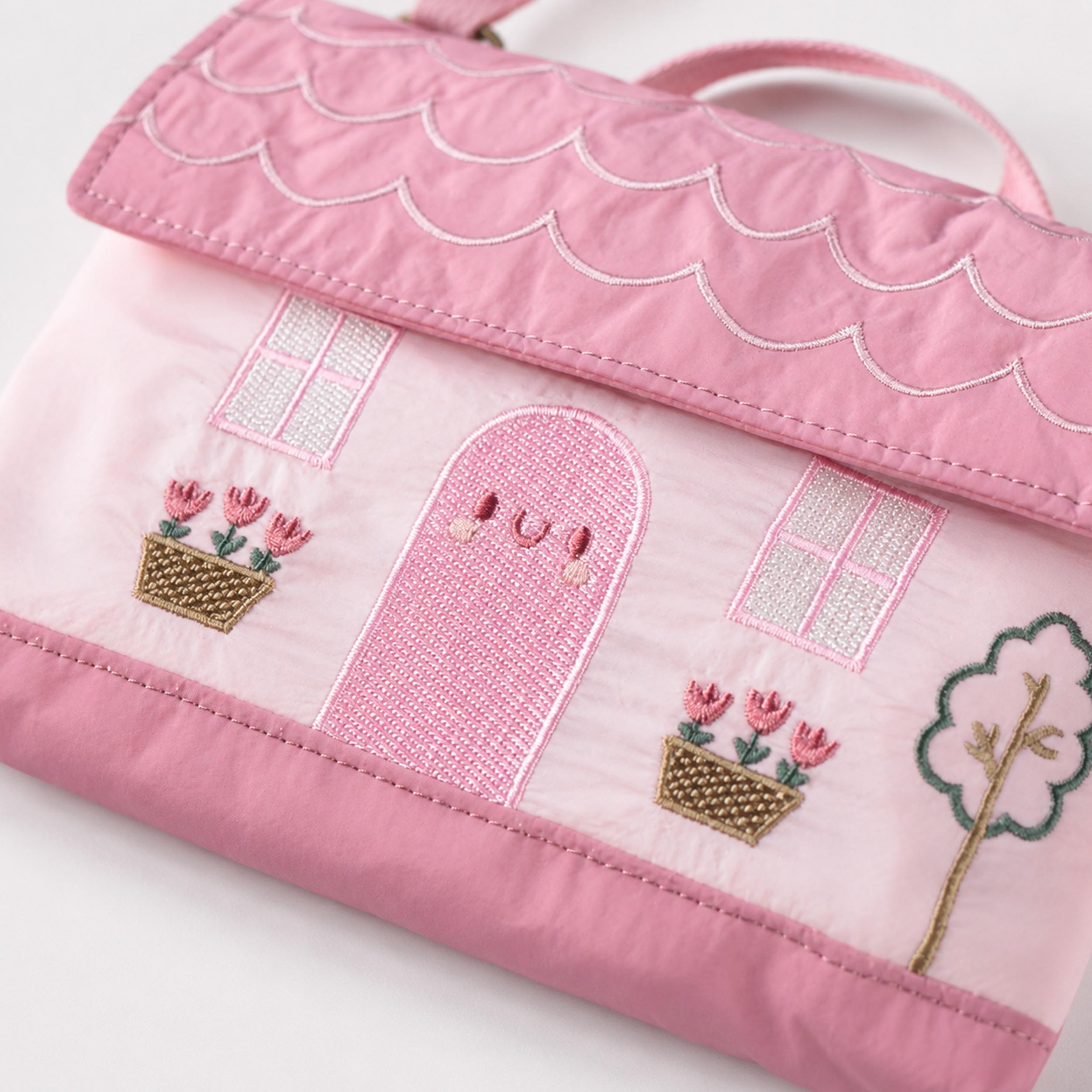 Zoom du sac porte-feuille rose en nylon, enfant 