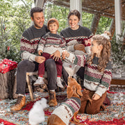 Chandail de maille gris à motif jacquard coloré, bébé || Gray knitted sweater with colorful jacquard pattern, baby