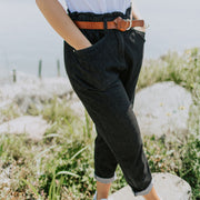 Pantalon en denim noir coupe décontractée longueur 7/8, adulte || Relaxed fit black denim pants 7/8 length, adult