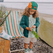 Casquette verte bloc de couleur à visière plate en coton, enfant || Green cap with color block and a flat visor in cotton, child
