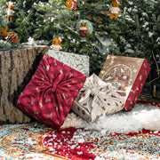 Tissu d’emballage réutilisable du temps des fêtes gris à motif || Gray patterned holiday reusable packaging fabric