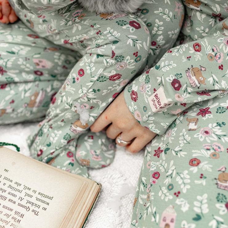Pyjama des fêtes vert fleuri en coton, bébé || Green floral holiday pajama in cotton, baby