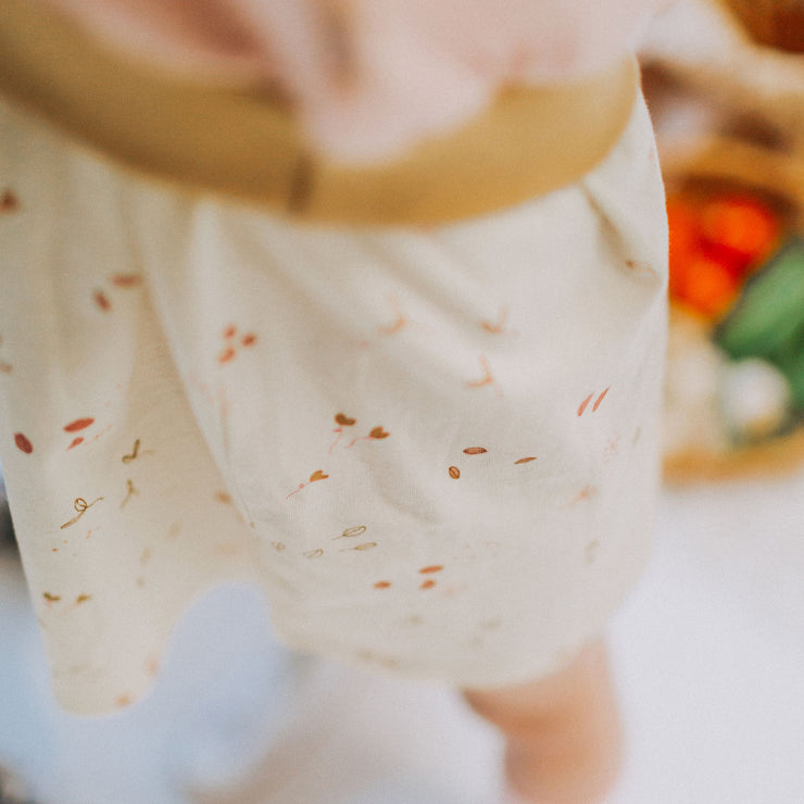 Robe crème à manches courtes avec motifs bourgogne en coton, enfant || Cream short sleeved dress with burgundy pattern in cotton, child