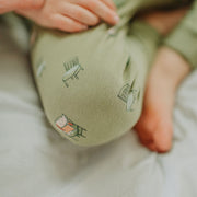 Pyjama vert à motif de fauteuils antiques en coton, enfant || Green pajama with antique armchairs print in cotton, child