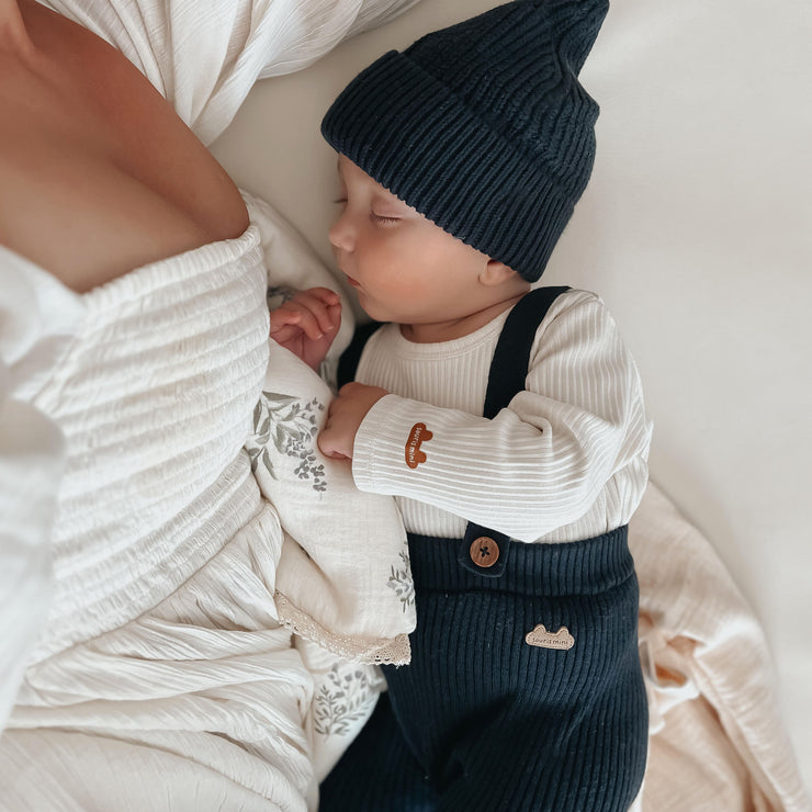 Tuque de maille marine en imitation cachemire, naissance || Navy knitted toque with a cashmere imitation, newborn