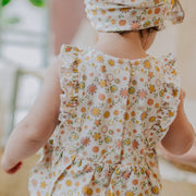 Chapeau crème à motifs de fleurs avec une boucle en coton, naissance || Cream hat with floral pattern with a bow in cotton, newborn