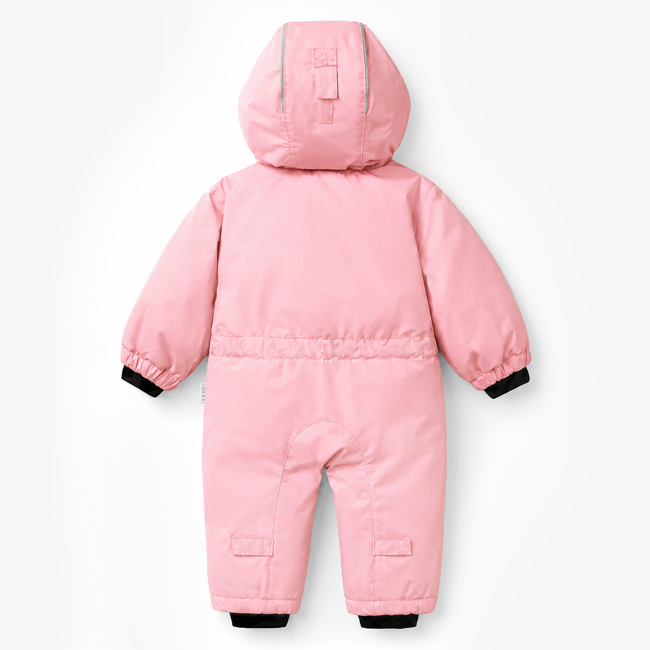Combinaison de neige pour bébé rose pâle vue de dos avec capuchon protecteur, détails réfléchissants et finition isolée pour l’hiver.