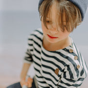 T-shirt marine et crème rayé à manches longues en jersey, enfant || Striped navy and cream t-shirt with long sleeves in jersey, child