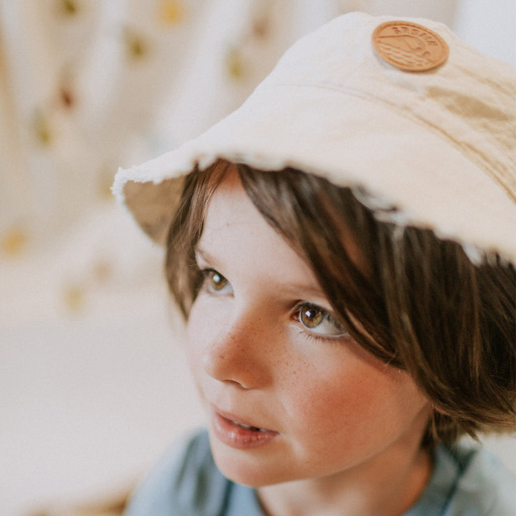 Chapeau de soleil crème en coton, enfant || Cream sun hat in cotton, child