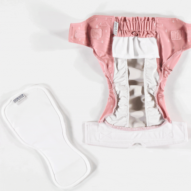 Couche réutilisable ultramince nouvelle génération rose à motif de flèches, bébé || New generation ultra-thin pink reusable diaper with arrow all over print, baby