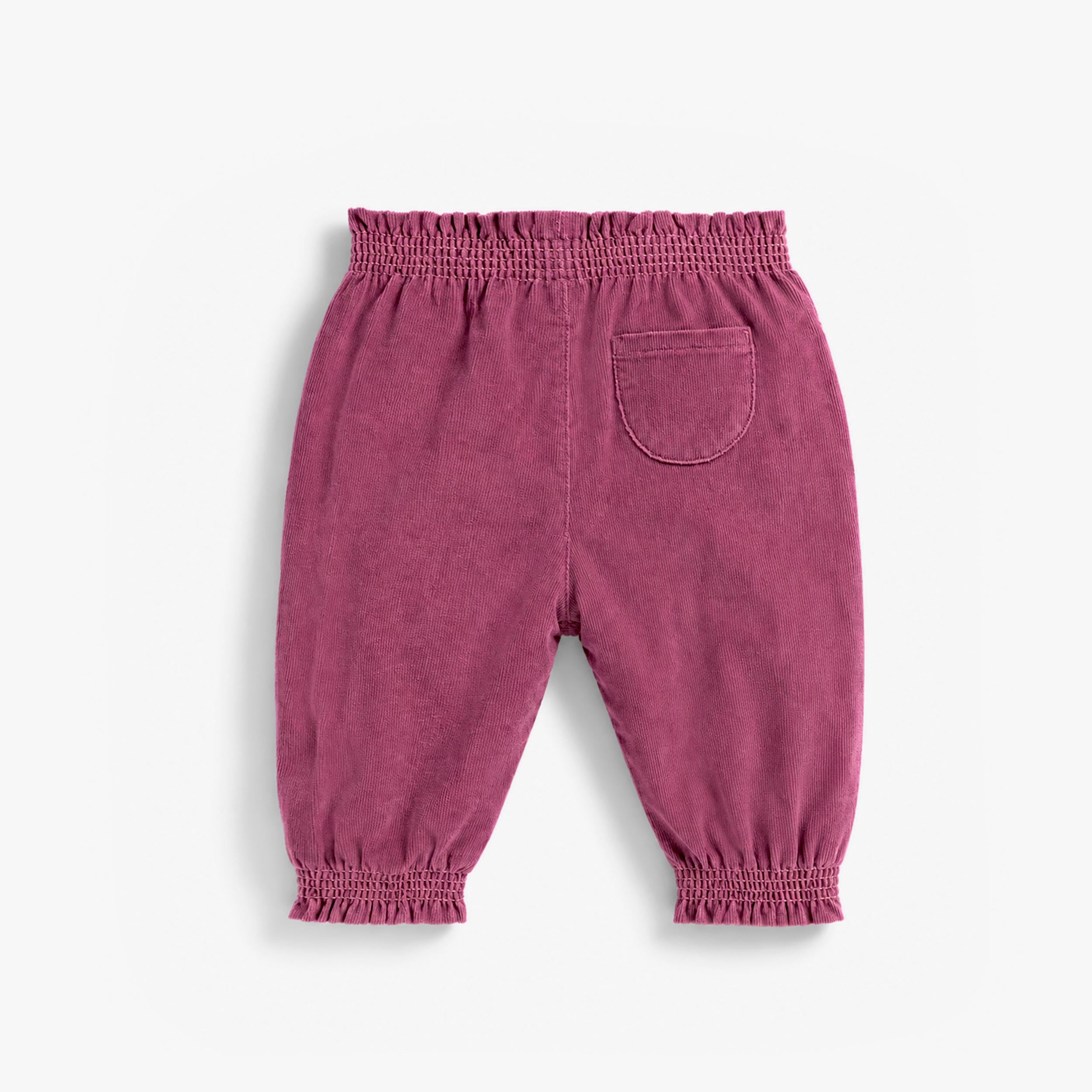 Vue arrière d’un pantalon bébé fille en velours côtelé prune avec taille élastiquée et poche plaquée.