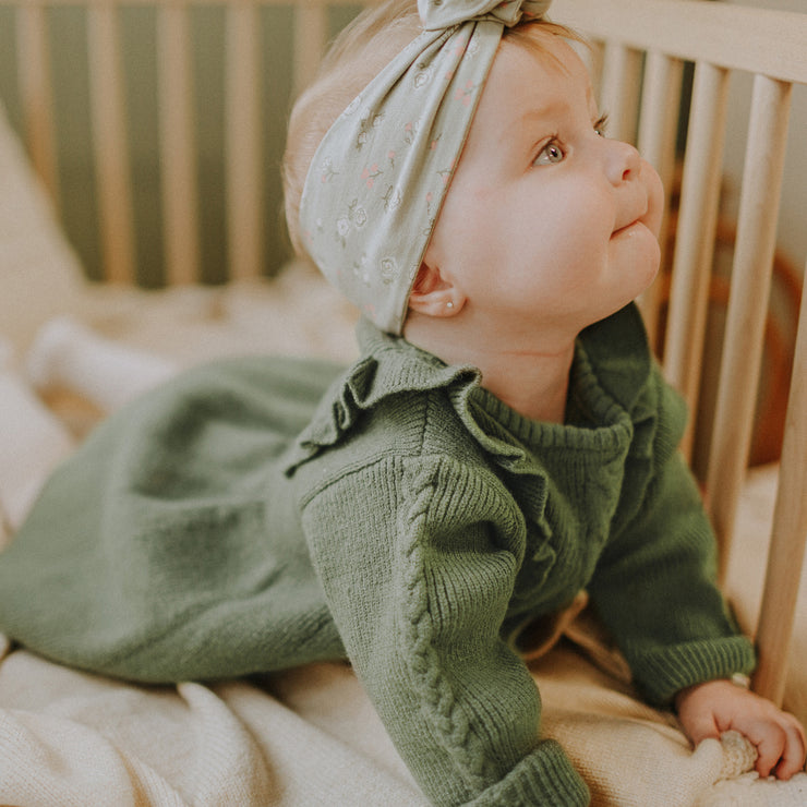 Robe de maille verte à manches longues de coupe ample, naissance || Green knitted dress with long sleeves and a loose fit, newborn