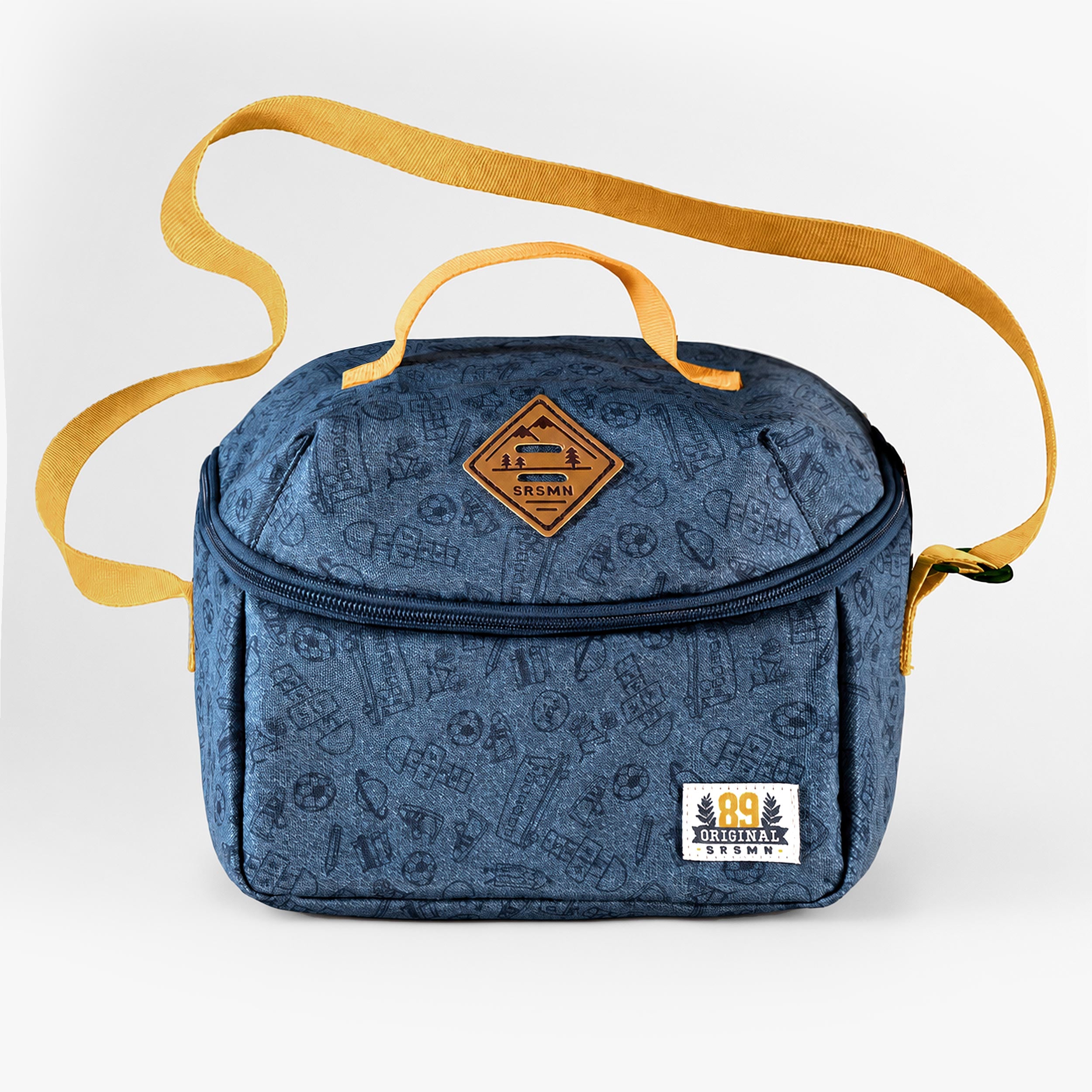 Sac isotherme enfant bleu avec bandoulière jaune et motif sport sur fond blanc. - Souris Mini