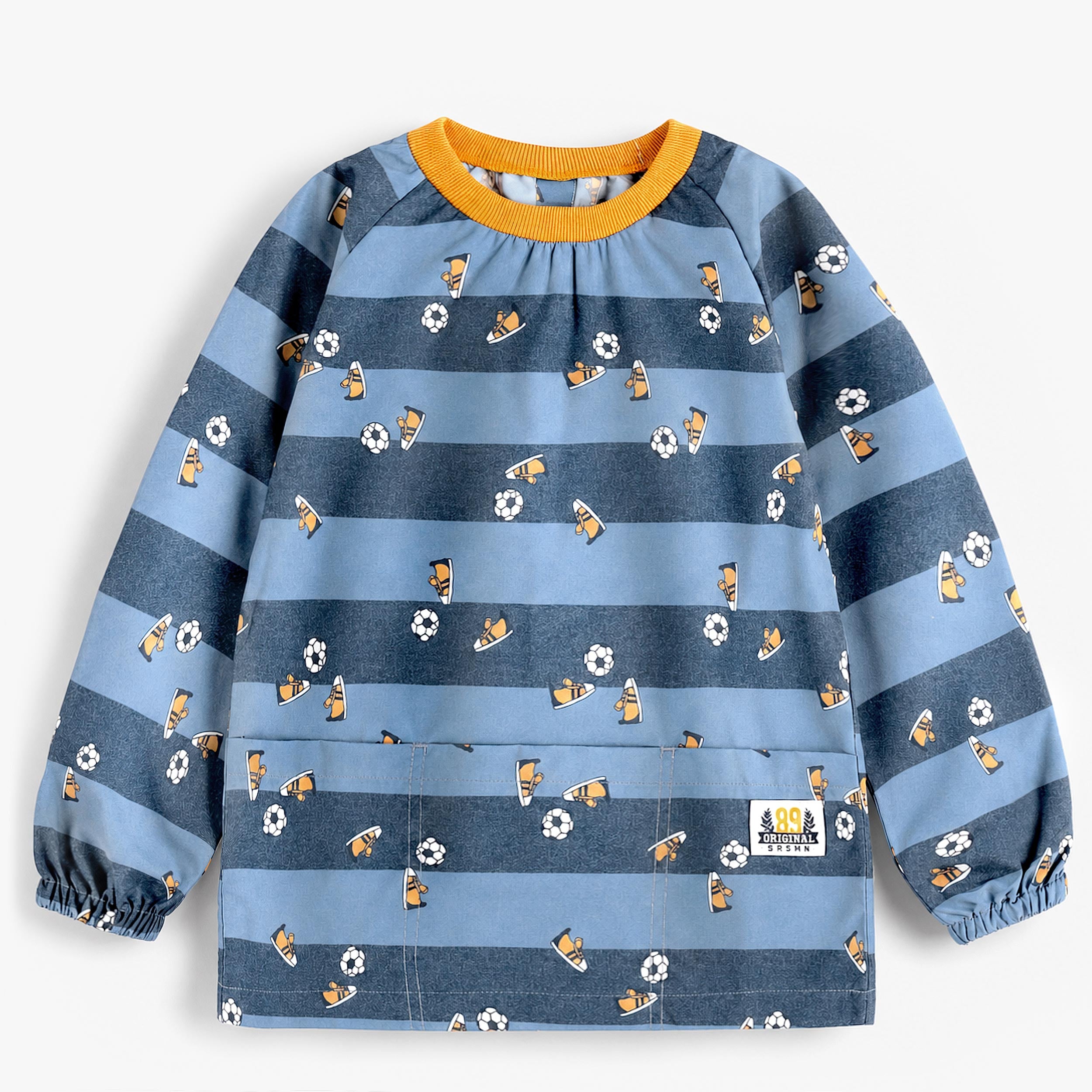 Tablier à manches longues pour enfant bleu à rayures avec motifs football et baskets, doté d’une poche frontale - Souris Mini
