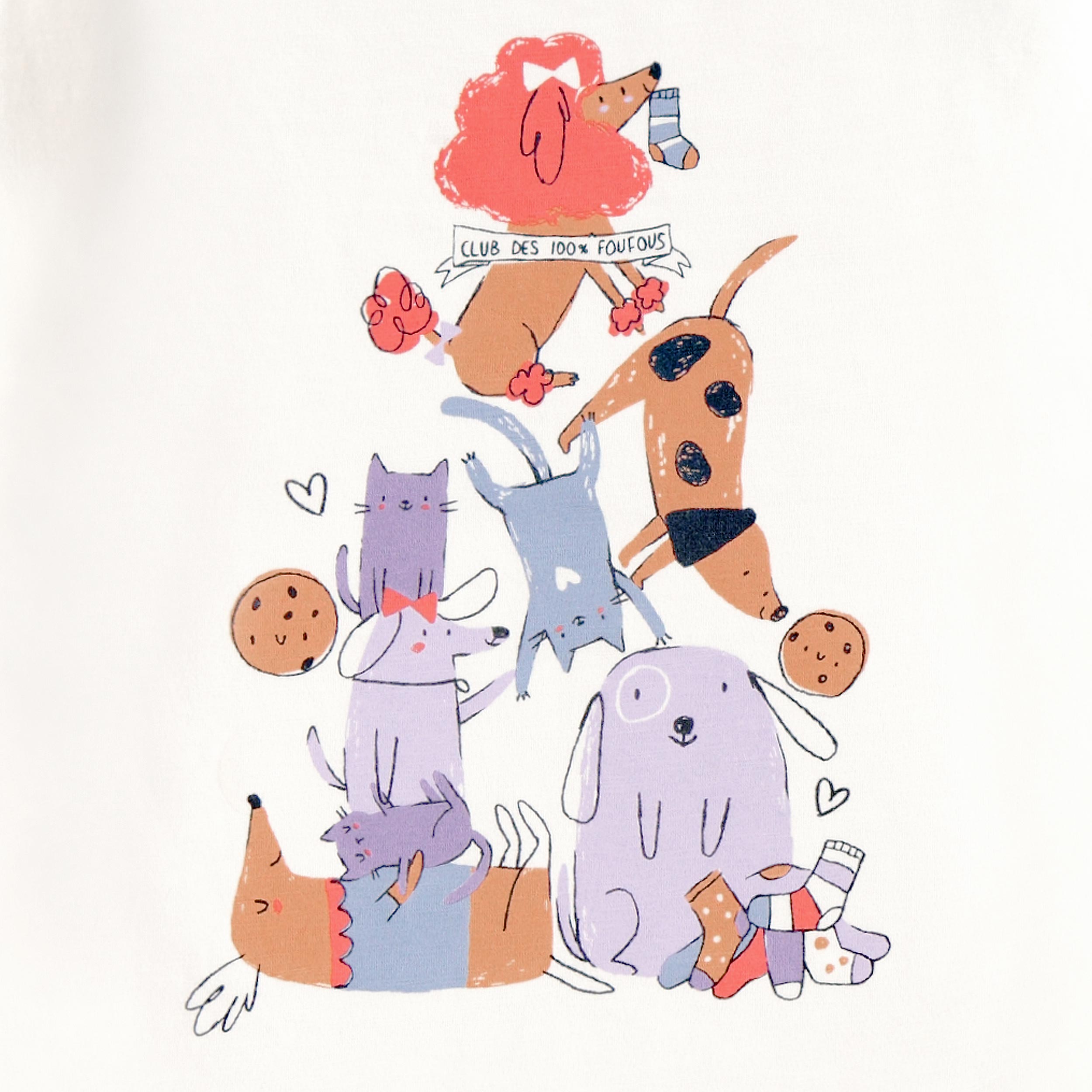 Détail imprimé animaux mignons style kawaii sur t-shirt enfant fille blanc en coton manches longues
