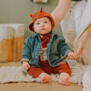 Chapeau de maille caramel avec cordons, naissance  || Caramel knitted hat with cords, newborn