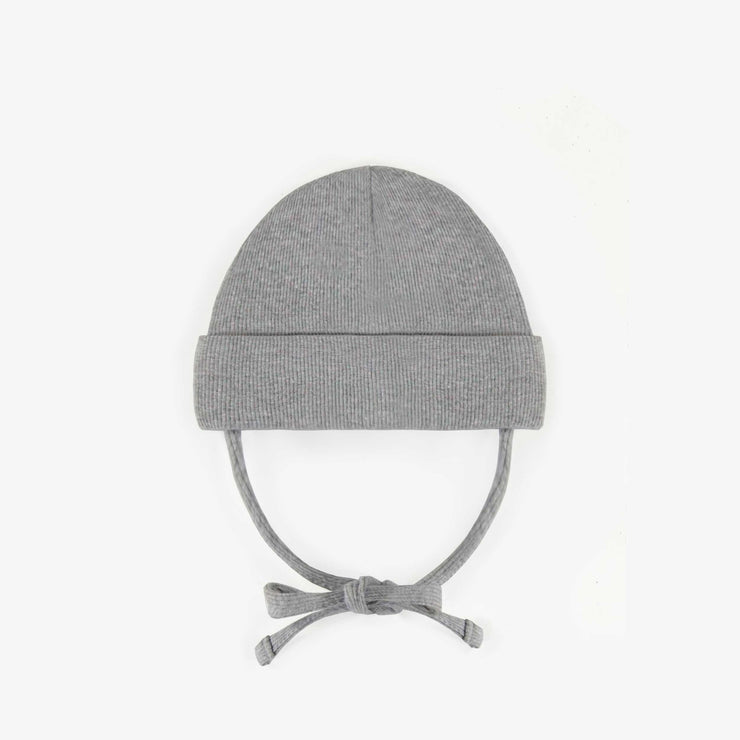 Chapeau gris d’extérieur avec cordons en tricot côtelé, naissance || Gray outdoor hat with cords in ribbed knit, newborn