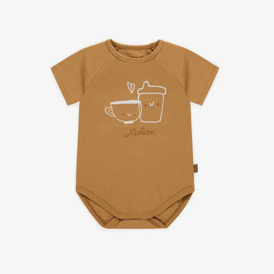 Cache-couche brun avec illustration de tasses en coton, bébé  || Brown bodysuit with mugs illustration in cotton, baby