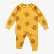 Pyjama deux-pièces jaune à motifs coton biologique, naissance || Yellow patterned two-piece pajamas in organic cotton, newborn