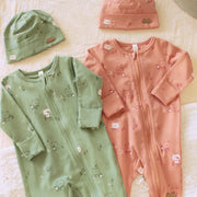 Bonnet vert à motifs en coton biologique, naissance || Green patterned hat in organic cotton, newborn