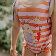Maillot une-pièce ligné orange et mauve avec illustration, bébé || Orange and purple one-piece swimsuit with illustration, baby